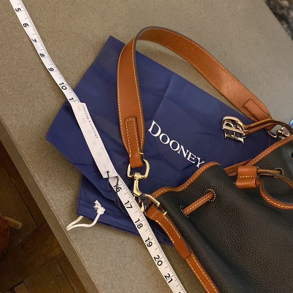 Dooney & Bourke bucket bag - Picture 7 of 8